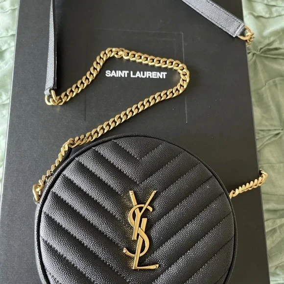 Compact Black Crossbody Bag with Pebbled Texture and Gold Zipper - Picture 4 of 8